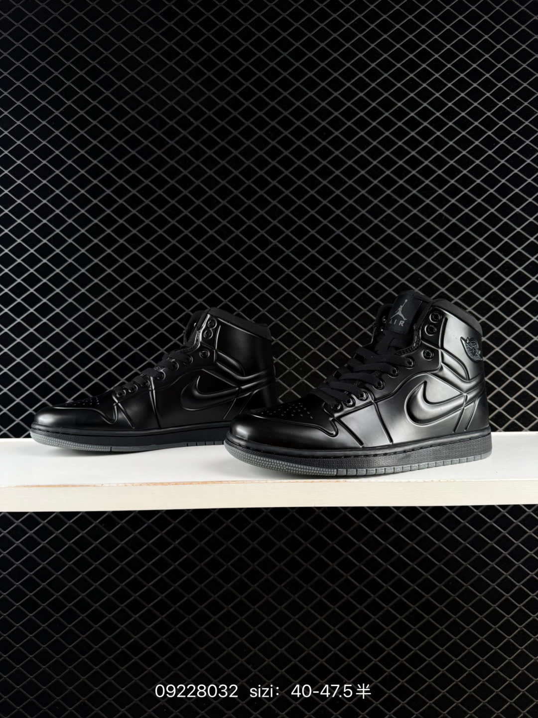 Nike Air Jordan 1 Retro Mid AJ1-414823-002